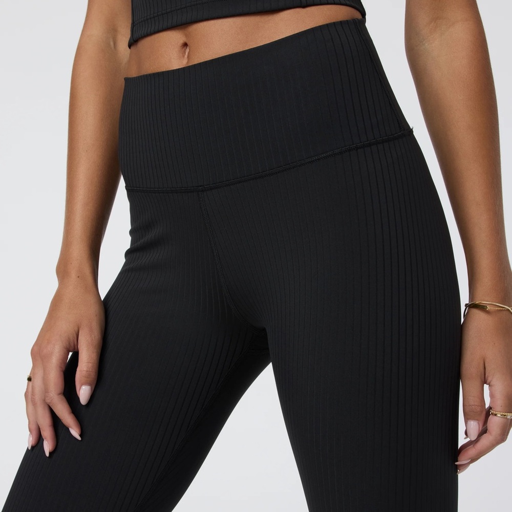 Vuori Inversion Rib Legging Retails $108 - Picture 2 of 7